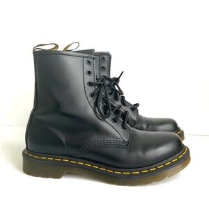 Dr. Martens unisex smooth Black Leather Lace-Up Boots size US 8